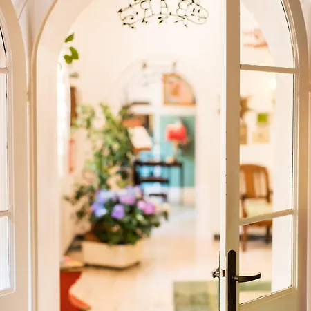 Hotel Residenza D'epoca Quattro Fontane 4*