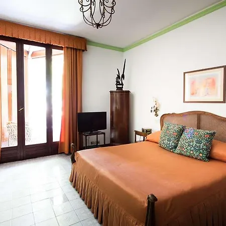 Residenza D'epoca Quattro Fontane Hotel 4*